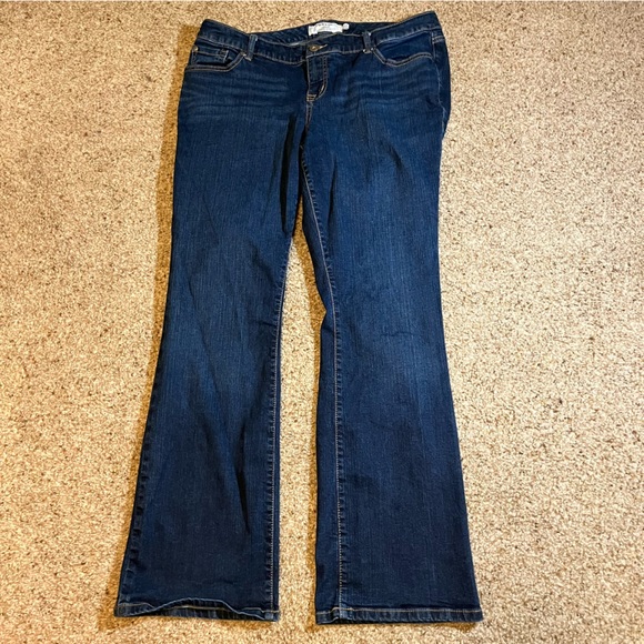 Torrid Boyfriend Cut Bootcut Jeans Dark Wash Blue Denim Stretch Size 16T - Picture 2 of 7